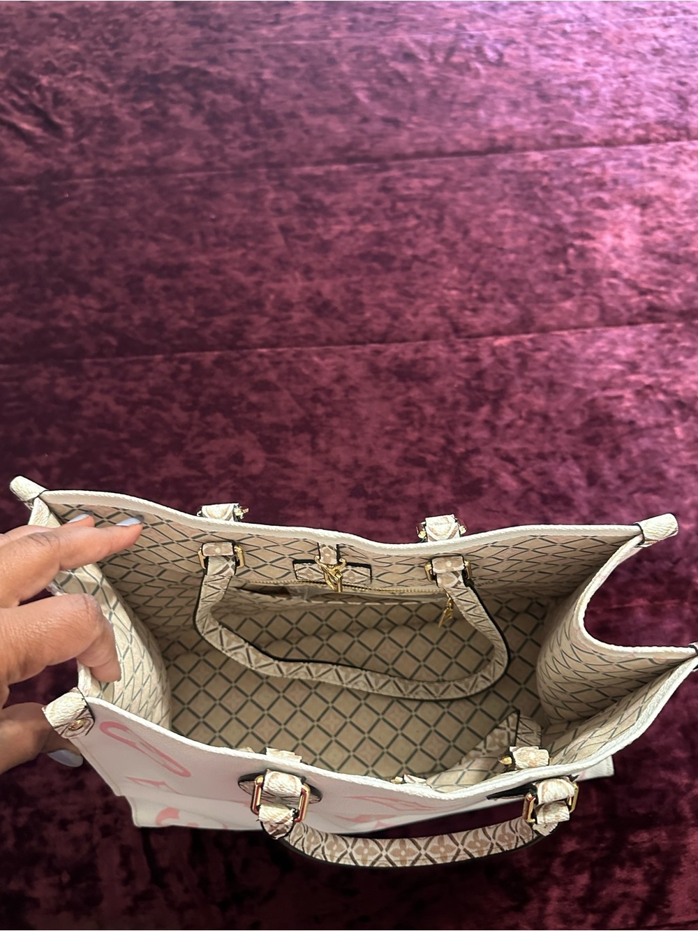Designer Purses - Picture 6 of 8